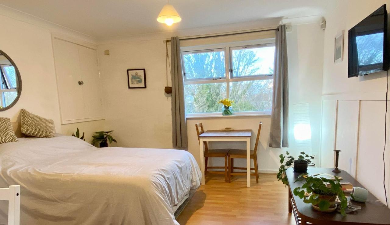 Bright And Comfortable Studio Apartment Londres Exterior foto